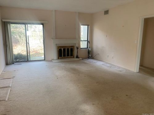 72 Heritage Hills Dr, Somers Town, NY