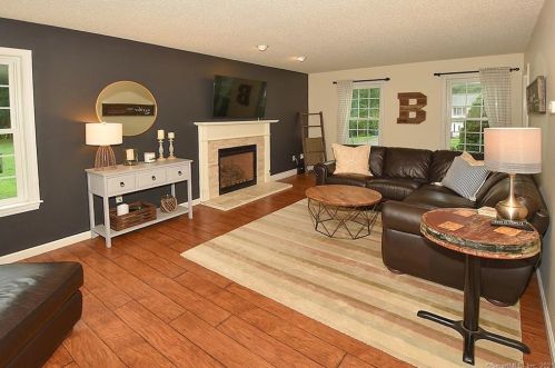 1 Jacobs Hill Rd, Ellington CT  06029-3117 exterior