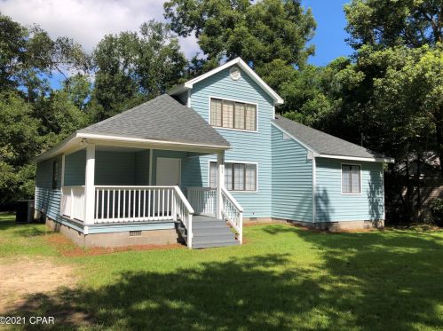 5363 Florida St, Graceville, FL 32440-1607