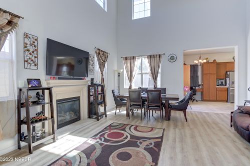 1345 Dolcetto Ln, Santa Maria CA  93458-6326 exterior