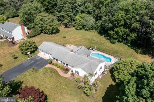 146 Sunset View Dr, Glen Mills, PA 19342-1274
