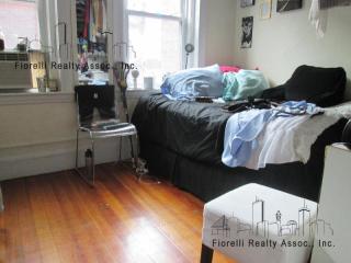 208 Hanover St, Boston MA  02113 exterior