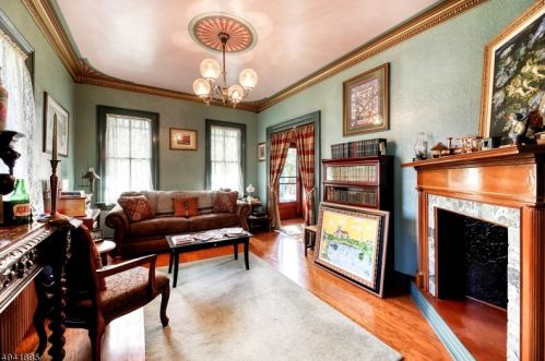45 Water St, Belvidere, NJ 07823-1022