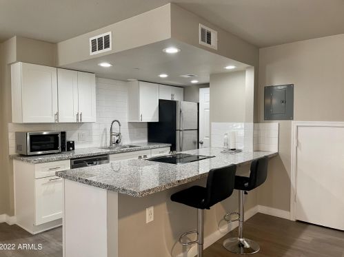 4751 Belleview St, Phoenix, AZ 85008-5606