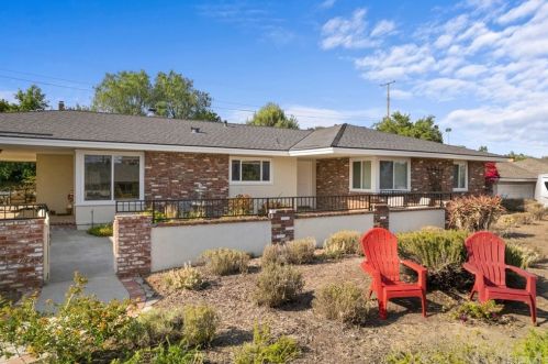 725 Toussau Dr, Fullerton, CA 92831-1939