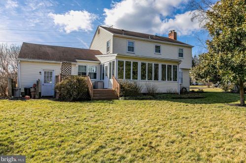 16 Vanderveer Dr, Lawrence Township NJ  08648-3151 exterior