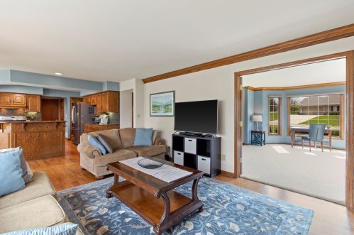 4580 Sommerset Dr, Waukesha WI  53151-6876 exterior