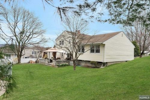 50 Sheffield St, Oakland NJ  07436-2657 exterior