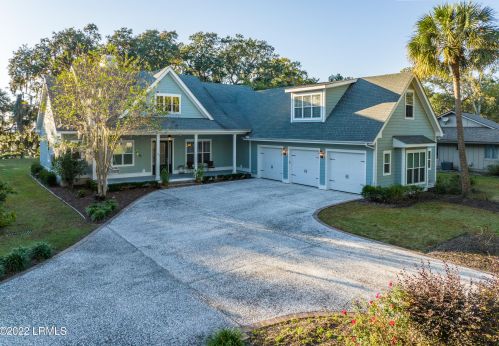 700 Sunset Cir, Beaufort SC  29906-9426 exterior