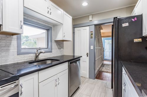 57 Grand Pl, Elwood NY  11731-3019 exterior