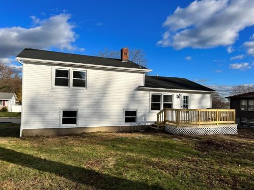 16 Meadowcrest Dr, Cumberland, RI 02864-7016