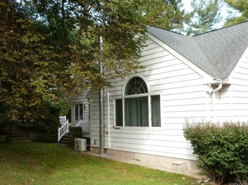 1058 Wilmot Rd, Scarsdale, NY 10583-6833
