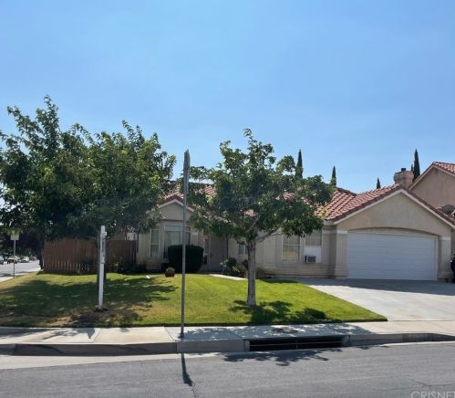 42456 57 St, Lancaster CA 93536-4427 exterior
