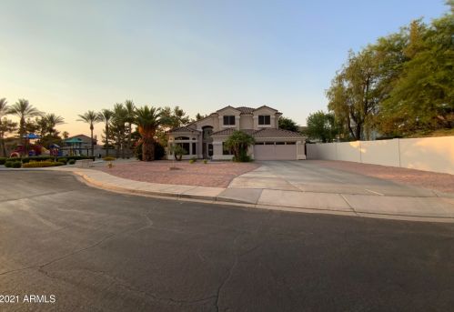 557 Johnson Dr, Gilbert, AZ 85233-8260