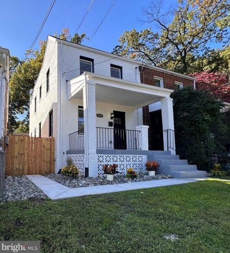 4709 Clay St, Washington, DC 20019-4665