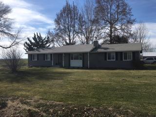 10581 Glade Rd, Pasco, WA 99301-8635
