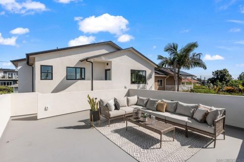 1855 Frankfort St, San Diego CA  92110-3514 exterior