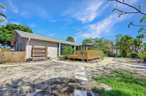 852 Rabbit Rd, Sanibel FL  33957-3018 exterior