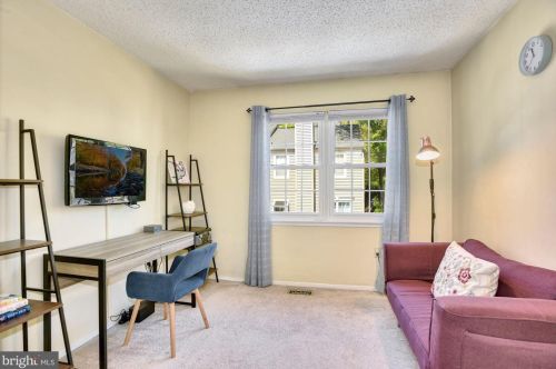 2376 Hunters Square Ct, Herndon VA  20191-2818 exterior