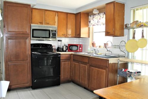 1132 Clairborne St, Tarpon Springs, FL 34690-5939