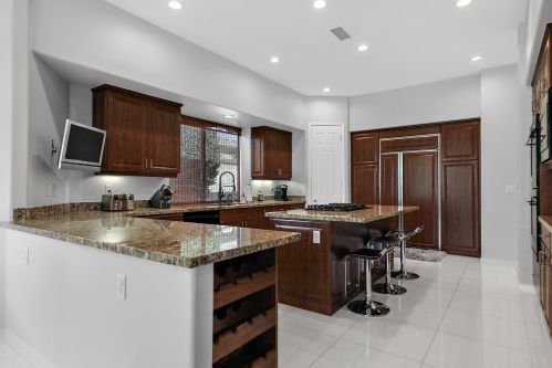 5 Curie Ct, Rancho Mirage CA  92270-2713 exterior