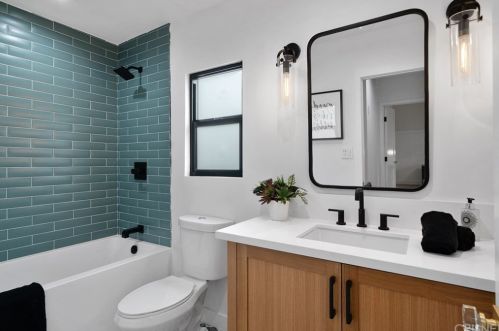 4070 Bakman Ave, North Hollywood CA  91602-3302 exterior