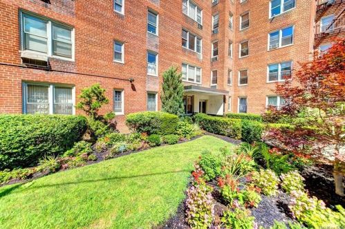 3475 Greystone Ave, Bronx NY  10463-2235 exterior
