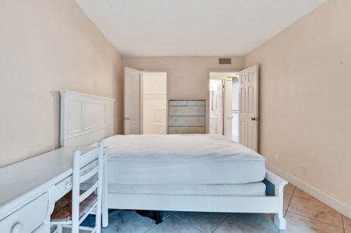 218 Kent M, West Palm Beach, FL 33417-1726