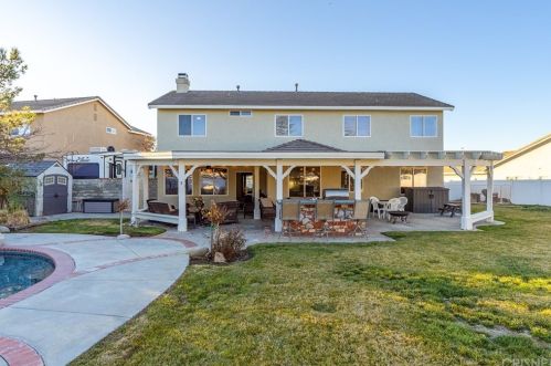 42240 Ridge View Dr, Lancaster CA 93536-7382 exterior