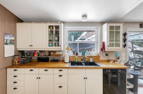 16633 Solana Ln, Santa Clarita, CA 91351-1433