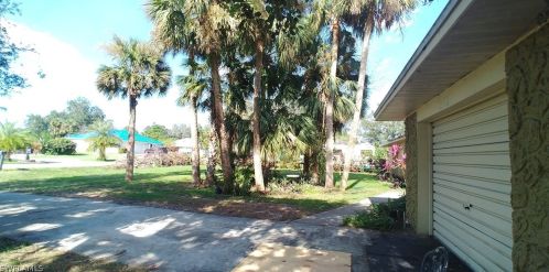 212 Greenwood Ave, Lehigh Acres, FL 33936-1453