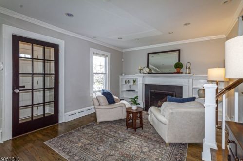 284 Seneca Pl, Westfield, NJ 07090-4338