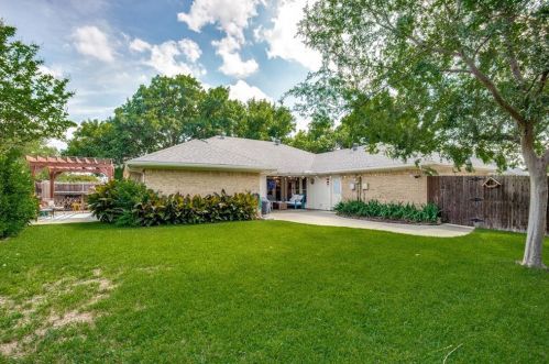 1701 Amazon Dr, Plano TX  75075-6702 exterior