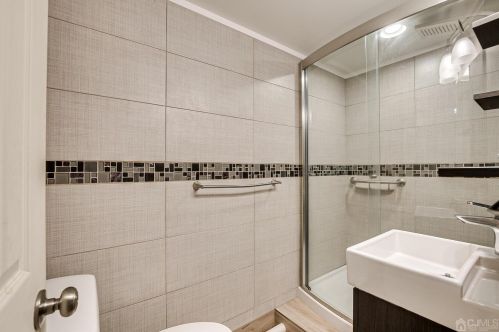 9 Madeline Ave, East Brunswick NJ  08816-3836 exterior