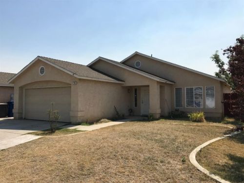 13791 4th St, Parlier, CA 93648-2851