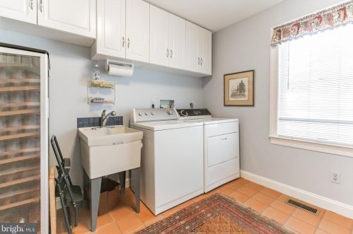 131 Knoxlyn Farm Dr, Kennett Sq PA  19348-2700 exterior