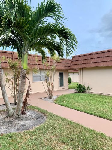 294 Seville M, Delray Beach FL  33446-2134 exterior