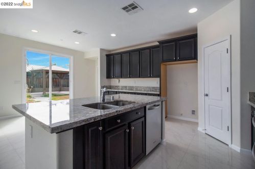 418 Sonnet Ct, Oakley CA  94561-5086 exterior