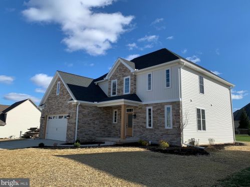 655 Crooked Stick Dr, Navy Sup Dpt PA  17050-2288 exterior