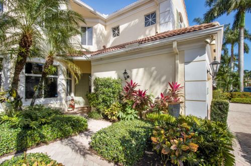 114 Palm Bay Dr, West Palm Beach, FL 33418-5727