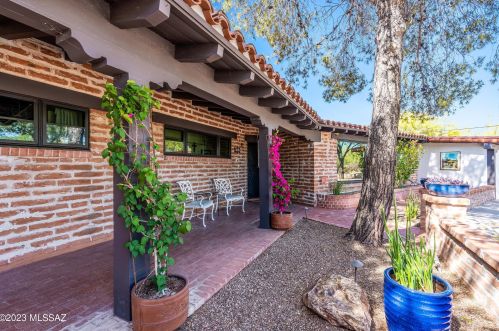 702 Chula Vis Rd, Tucson AZ 85718-1116 exterior