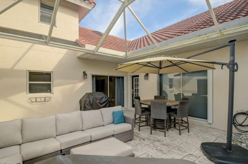 4536 Court Way, Naples, FL 34109-1567