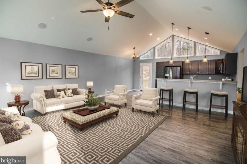 52 Jericho Rd, Linden, VA 22642-5835