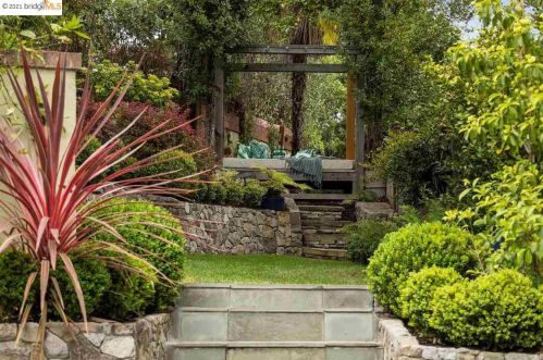 1 Downey Pl, Oakland CA  94610-1809 exterior