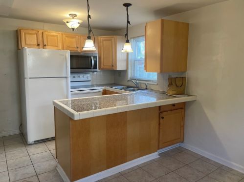 2 Victory Ln, Leetsdale, PA 15056-1215