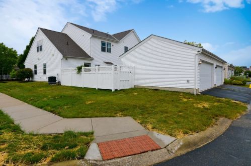 4704 Trumhall Dr, Darbydale OH  43123-8127 exterior