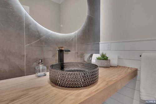 39 Pinehill Dr, Upper Saddle River NJ  07458-1927 exterior