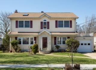 2616 Fortesque Ave, Rockville Centre, NY 11572-2412