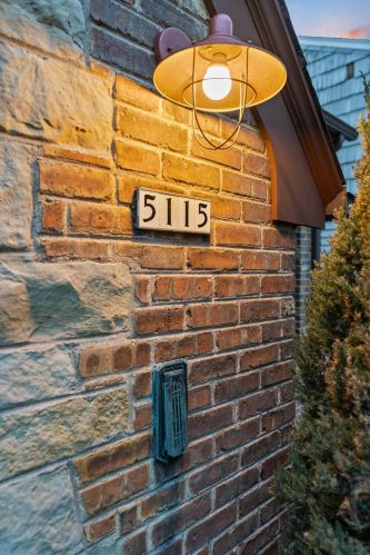 5115 Berkeley Blvd, Milwaukee, WI 53217-5504