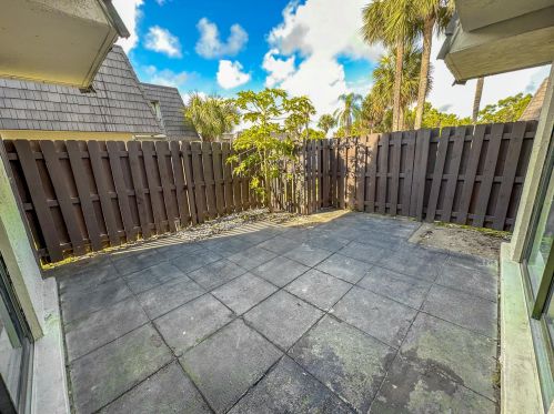 1903 Congress Ave, West Palm Beach FL  33401-1648 exterior